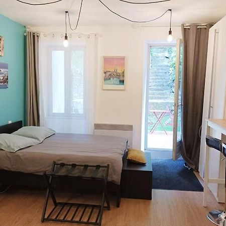 Oo Le Jardin Oo Paisible Studio Equipe Et Bien Place Кимпер Екстериор снимка